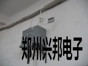 溝槽式廁所節(jié)水器在鄭州二七區(qū)長江東路小學安裝現(xiàn)場